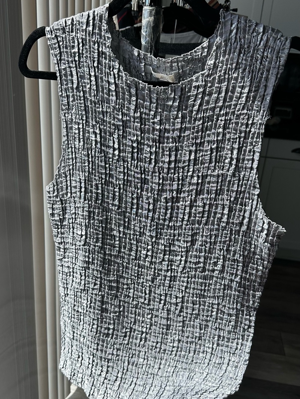 Sleeveless Crinkle Texture Tank Top - White